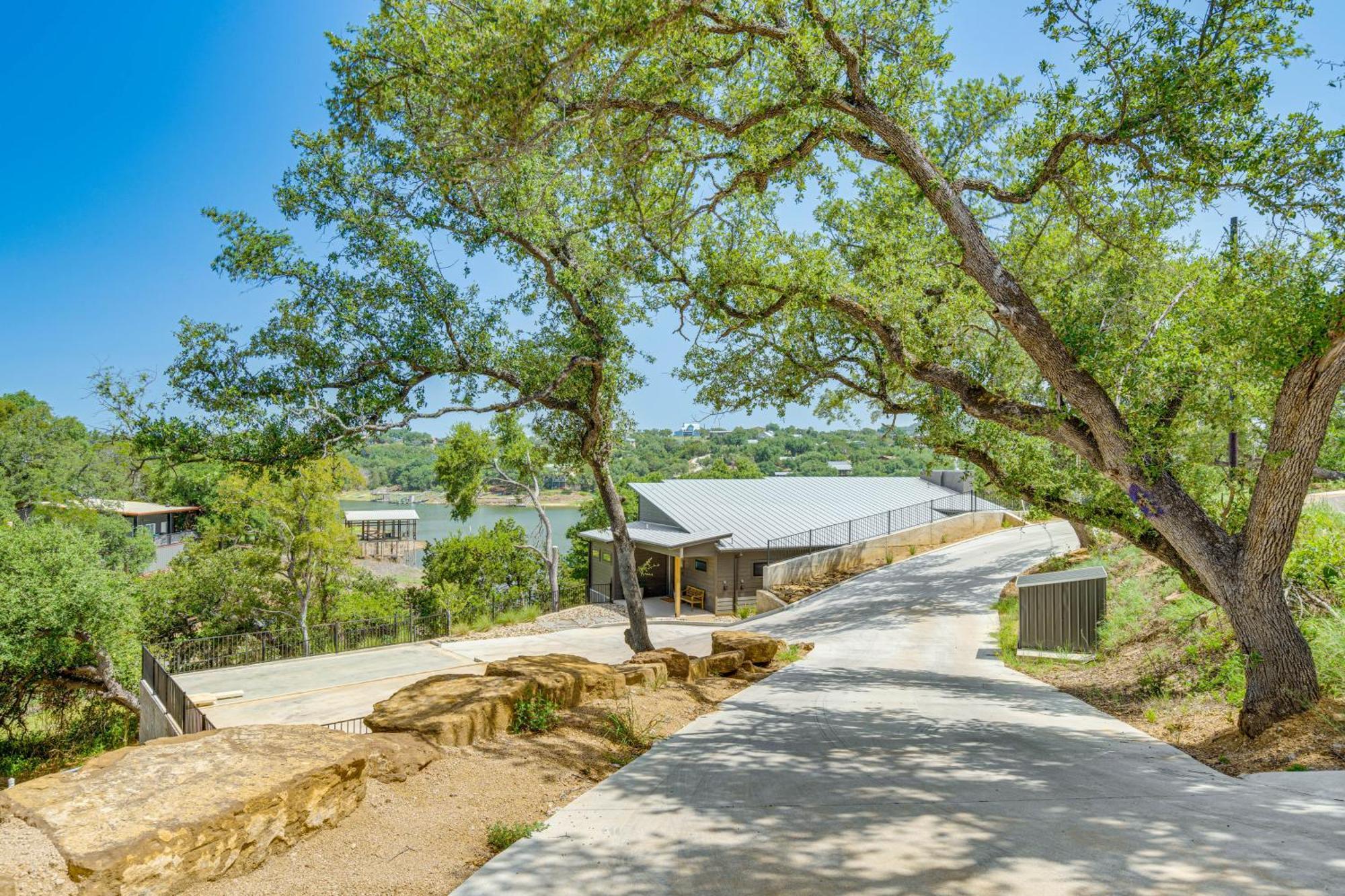 Chic Burnet Home On Lake Buchanan With 2 Fireplaces! Exterior photo